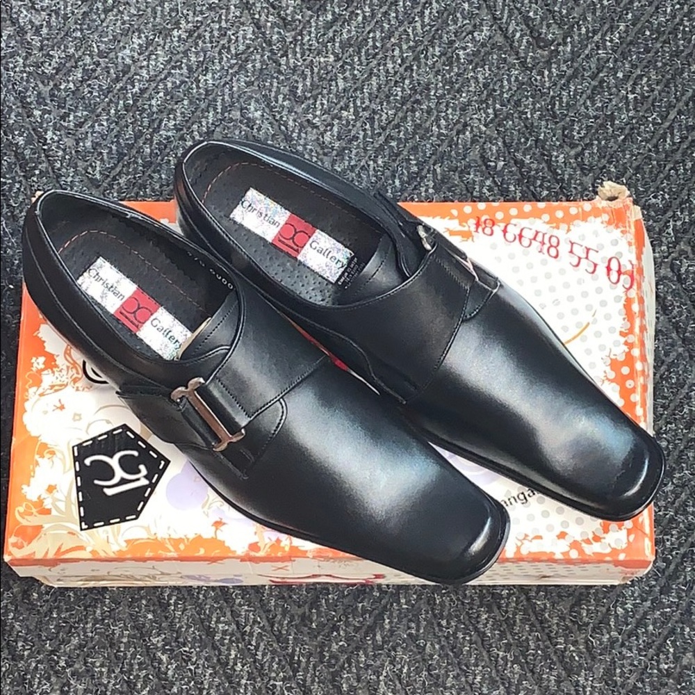 Men’s dress shoes